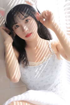 赤裸羔羊