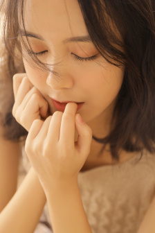 她穿成军区大佬女配妻也无风雨